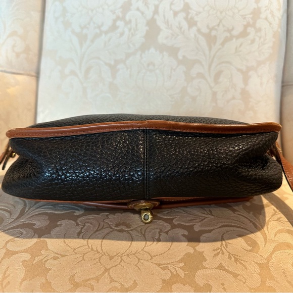 vintage black & tan Dooney & Bourke leather Crossbody bag. EUC - Picture 4 of 13